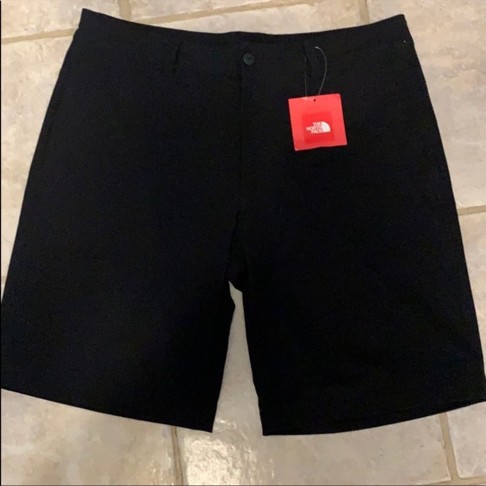 The North Face Men’s Black Shorts size 34 NWT